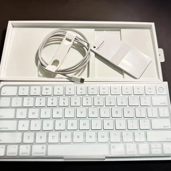 Apple - Magic Keyboard with Touch ID for Mac models with Apple silicon (USB‑C)